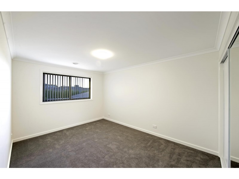 24 Cooley Crescent, Casey ACT 2913