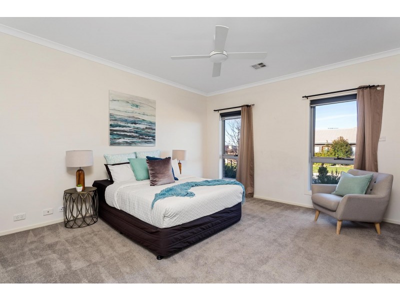 98 Greg Urwin Circuit, Casey ACT 2913