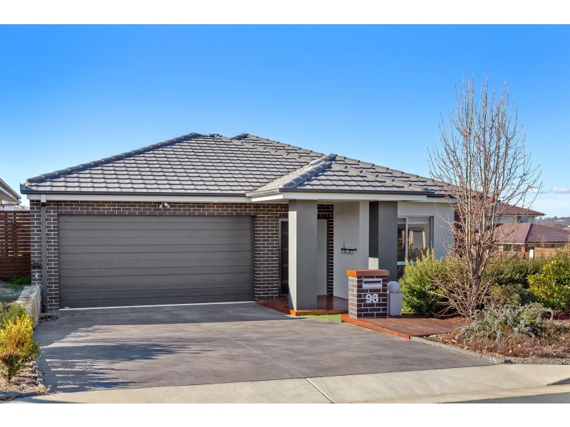 98 Greg Urwin Circuit, Casey ACT 2913