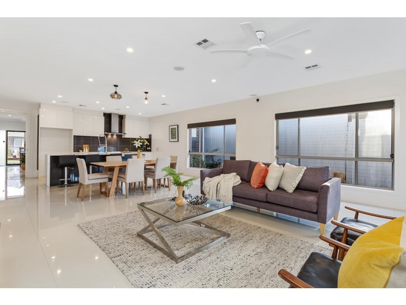 98 Greg Urwin Circuit, Casey ACT 2913