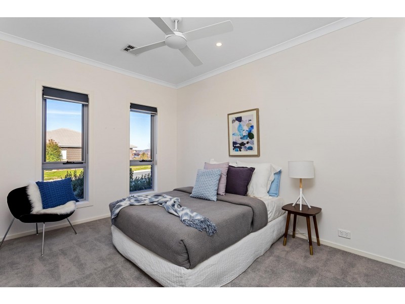 98 Greg Urwin Circuit, Casey ACT 2913