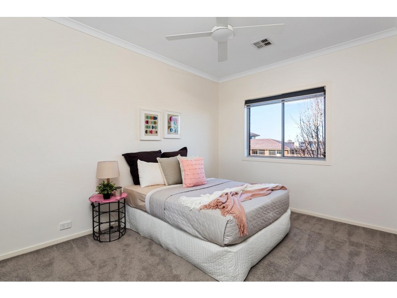 98 Greg Urwin Circuit, Casey ACT 2913