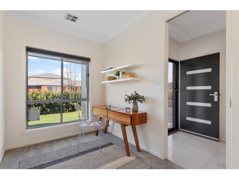 98 Greg Urwin Circuit, Casey ACT 2913