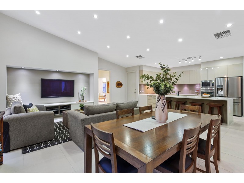 11 Doris Turner Street, Forde ACT 2914