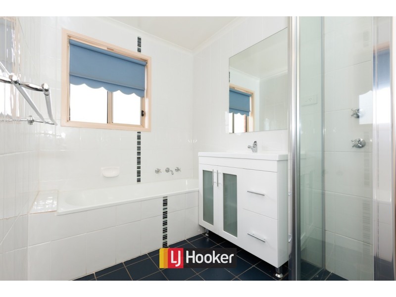 8 Leonard Close, Dunlop ACT 2615