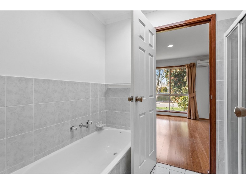 4 Bimbiang Crescent, Ngunnawal ACT 2913