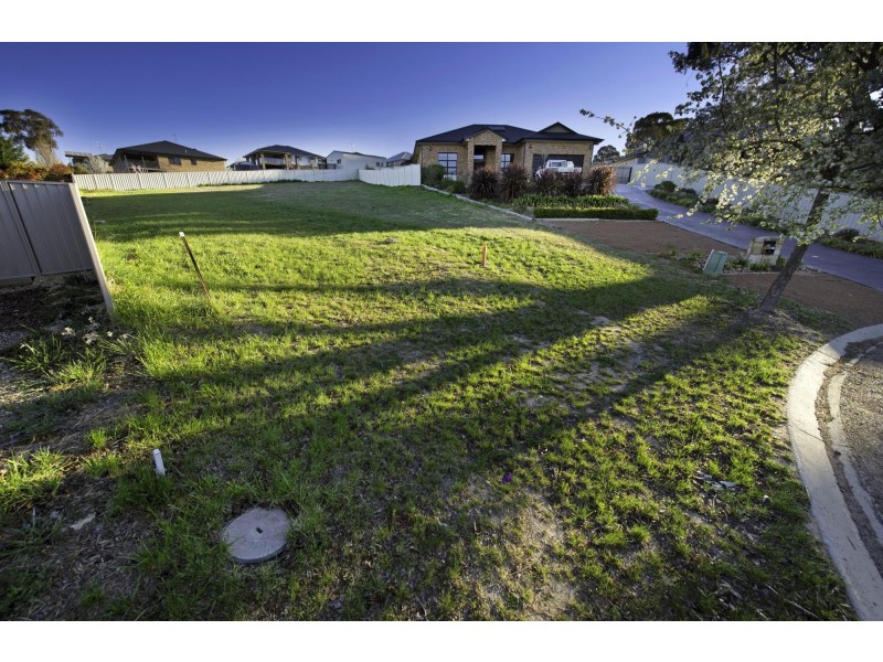 8 Wilson Place, Yass NSW 2582