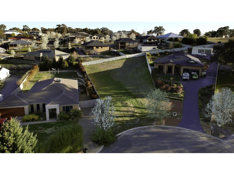 8 Wilson Place, Yass NSW 2582