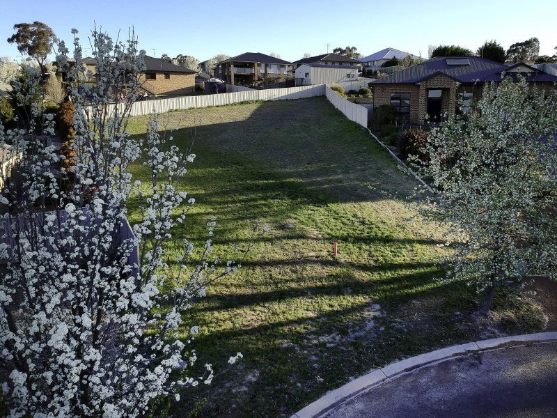 8 Wilson Place, Yass NSW 2582
