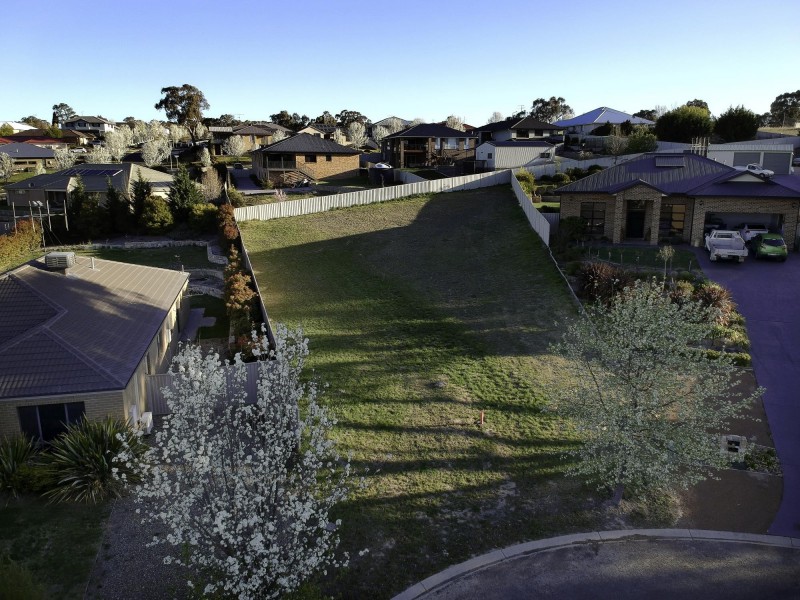 8 Wilson Place, Yass NSW 2582