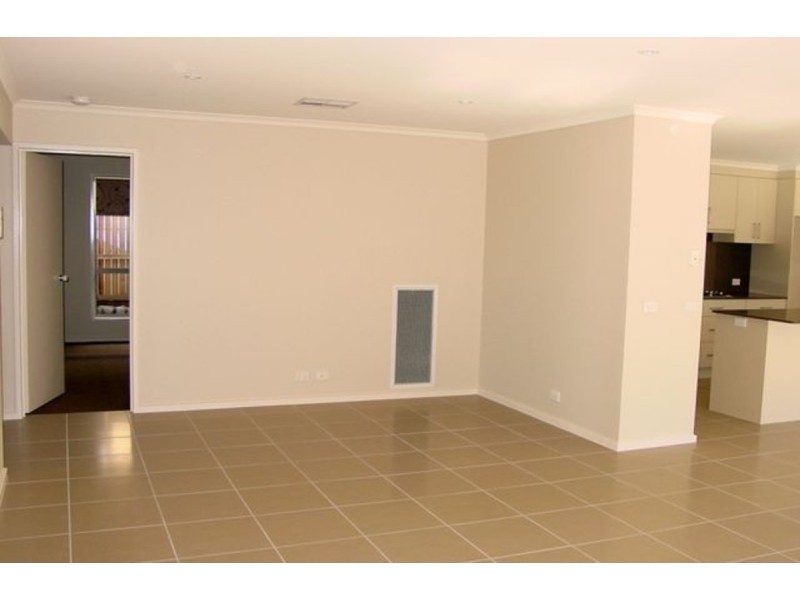 33 Jean MacNamara Street, Macgregor ACT 2615