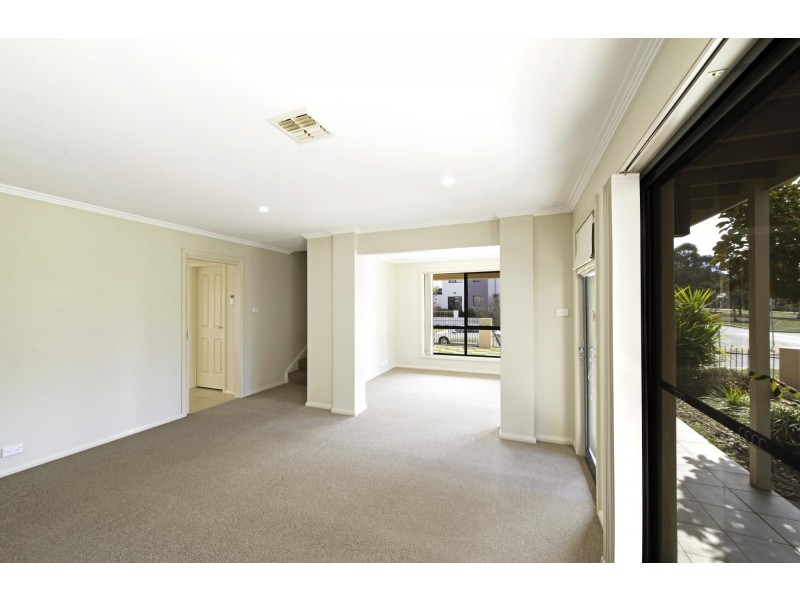 248 Anthony Rolfe Avenue, Gungahlin ACT 2912