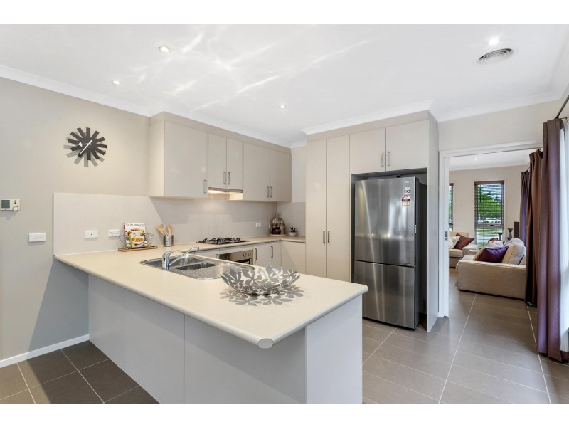75 Patrick White Circuit, Franklin ACT 2913