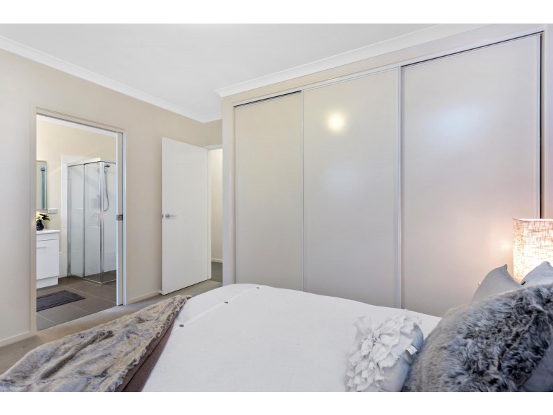 75 Patrick White Circuit, Franklin ACT 2913