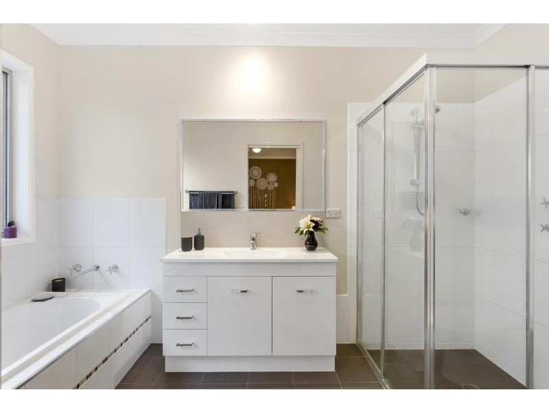 75 Patrick White Circuit, Franklin ACT 2913