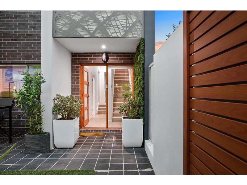 17/2 Clare Burton Crescent, Franklin ACT 2913
