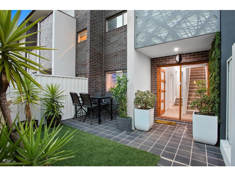 17/2 Clare Burton Crescent, Franklin ACT 2913
