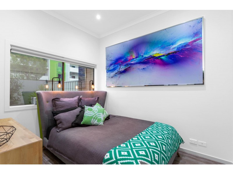 17/2 Clare Burton Crescent, Franklin ACT 2913