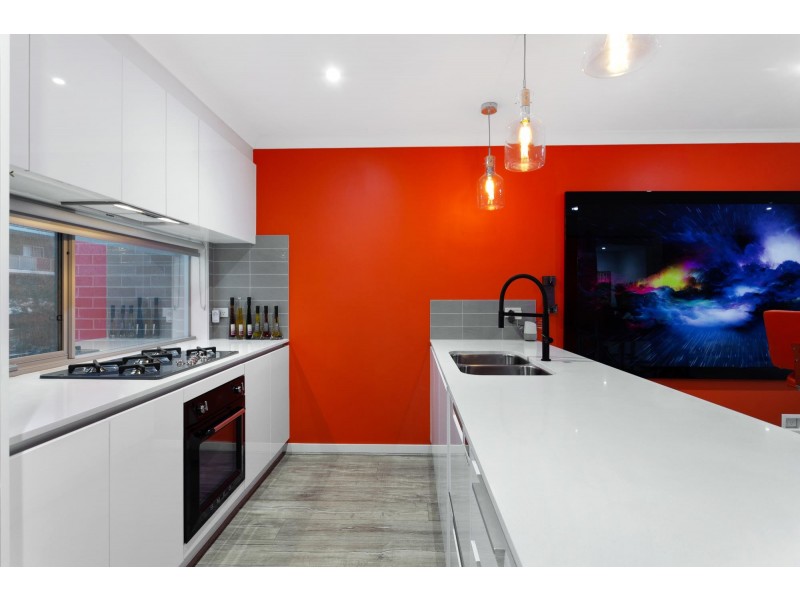 17/2 Clare Burton Crescent, Franklin ACT 2913