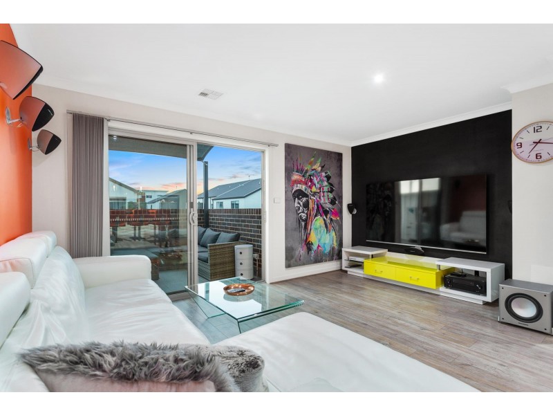 17/2 Clare Burton Crescent, Franklin ACT 2913