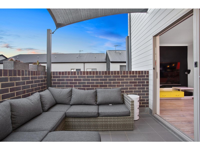 17/2 Clare Burton Crescent, Franklin ACT 2913
