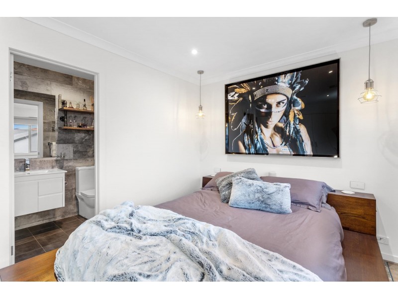 17/2 Clare Burton Crescent, Franklin ACT 2913
