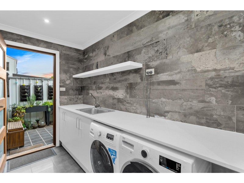 17/2 Clare Burton Crescent, Franklin ACT 2913