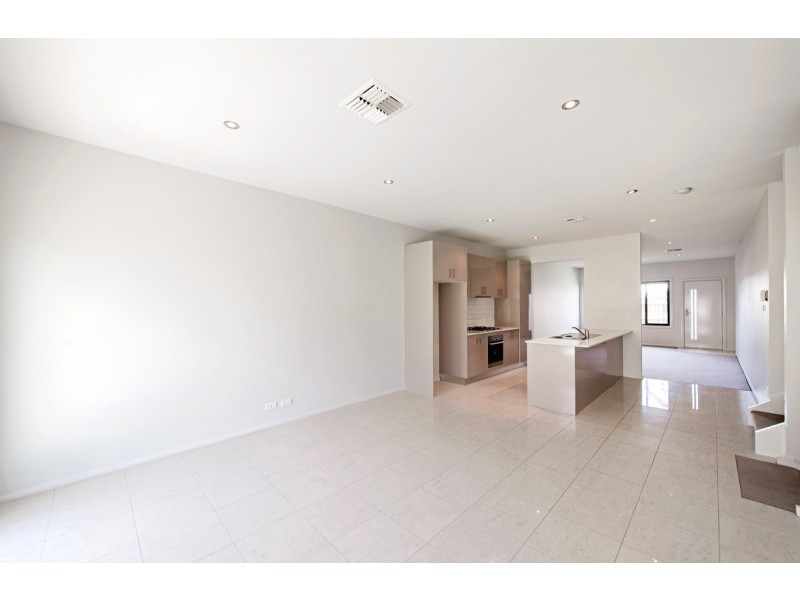 10/16 Ray Ellis Crescent, Forde ACT 2914