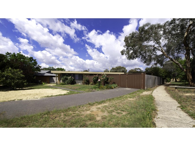 17 Cumbrae Place, Kambah ACT 2902