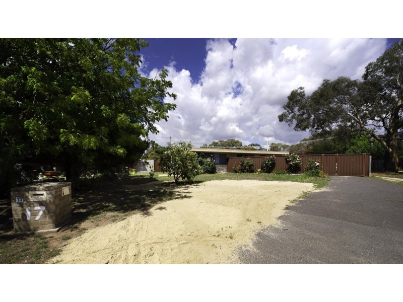 17 Cumbrae Place, Kambah ACT 2902