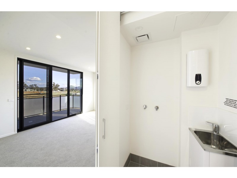 100/2 Hinder Street, Gungahlin ACT 2912