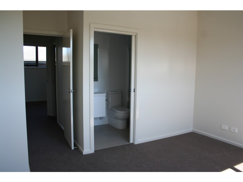 2/8 Robson Street, Garran ACT 2605