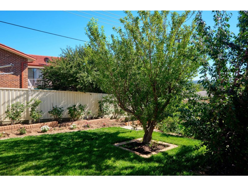 14 Casey Crescent, Calwell ACT 2905