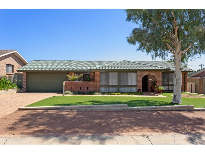 60 Herron Crescent, Latham ACT 2615