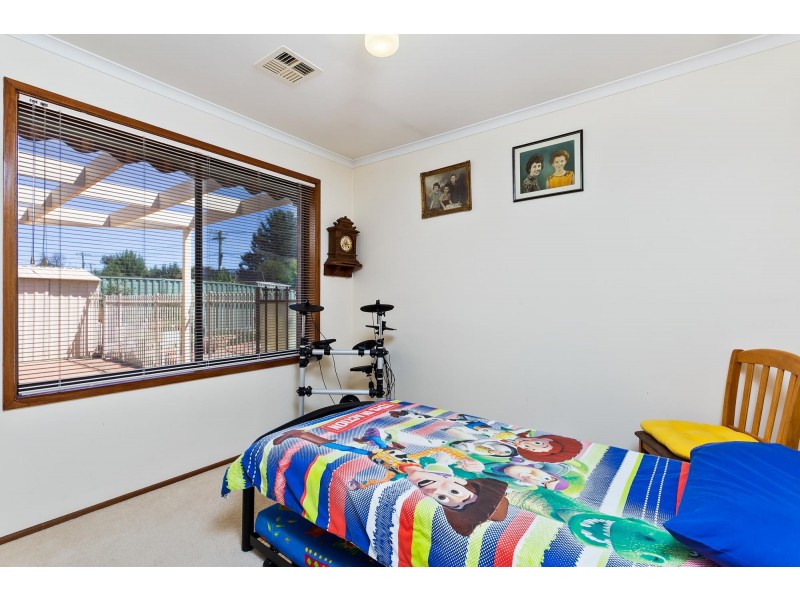 60 Herron Crescent, Latham ACT 2615