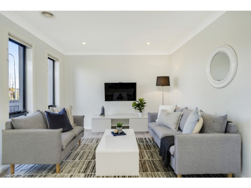 9 Lansdown Crescent, Casey ACT 2913