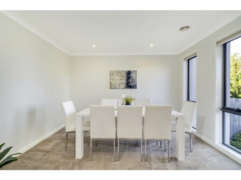 9 Lansdown Crescent, Casey ACT 2913