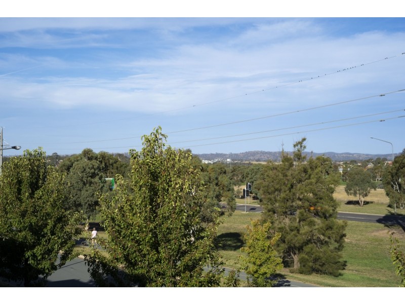 9 Lansdown Crescent, Casey ACT 2913