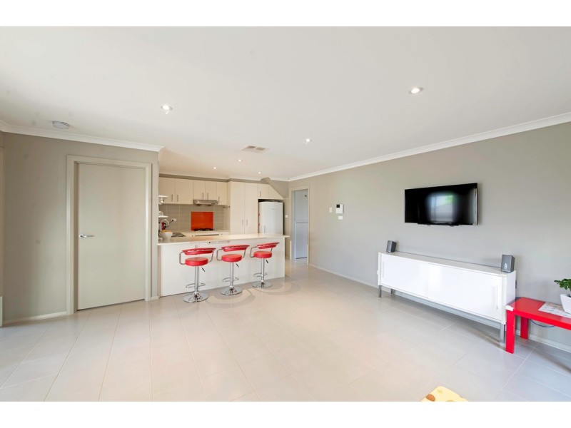 10 Oodgeroo Avenue, Franklin ACT 2913