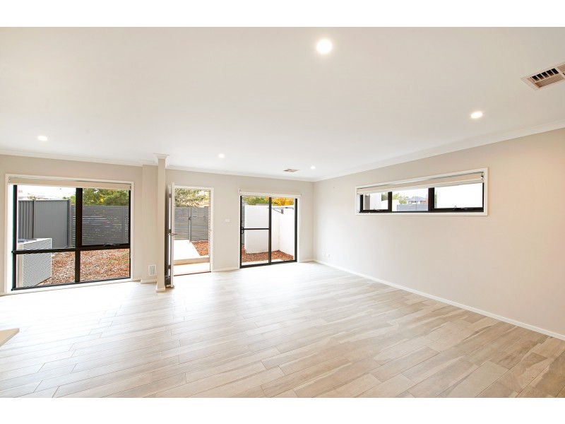 2/50 Henry Kendall Street, Franklin ACT 2913