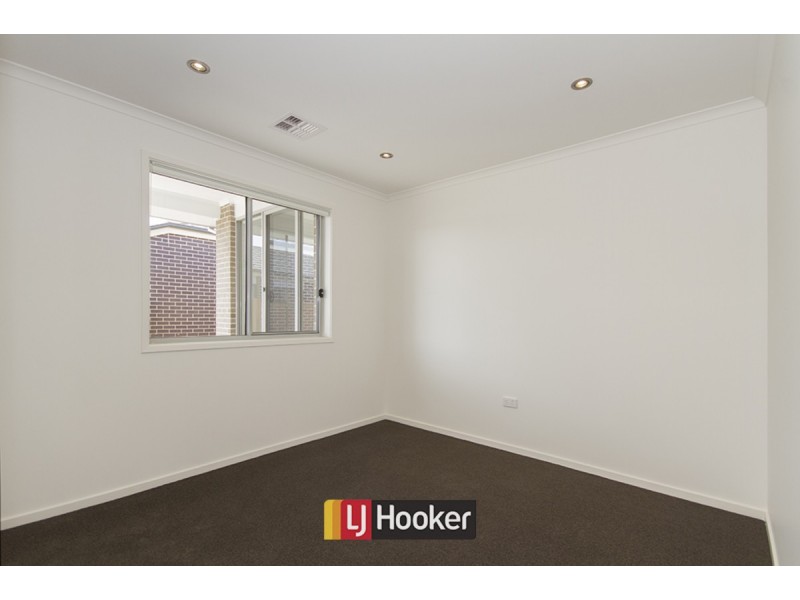 38 Cocoparra Crescent, Crace ACT 2911