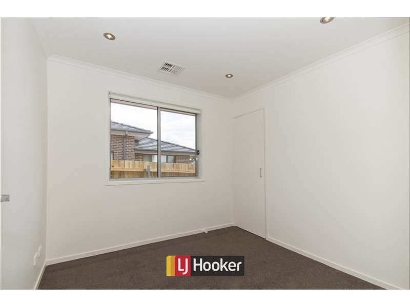 38 Cocoparra Crescent, Crace ACT 2911