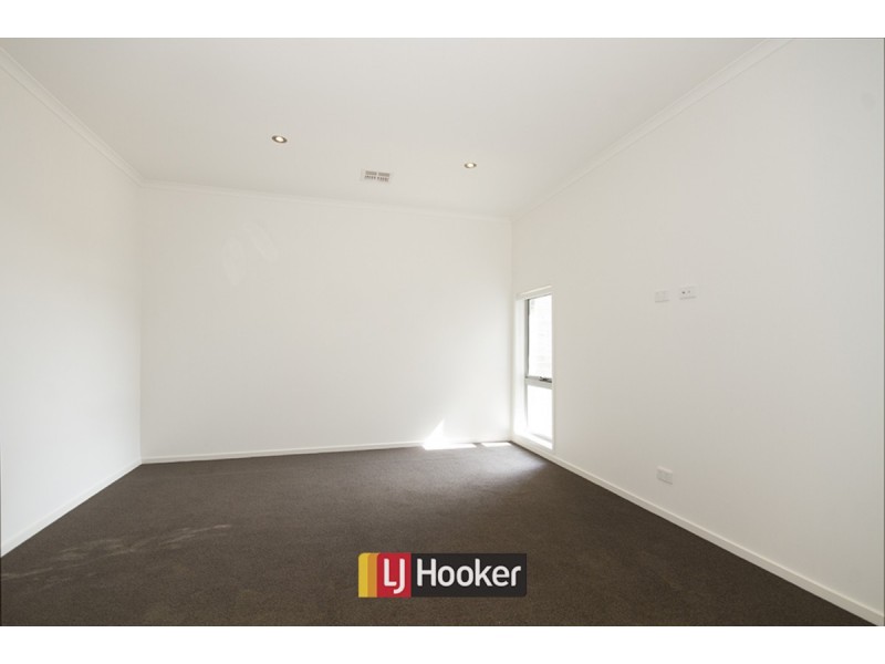 38 Cocoparra Crescent, Crace ACT 2911