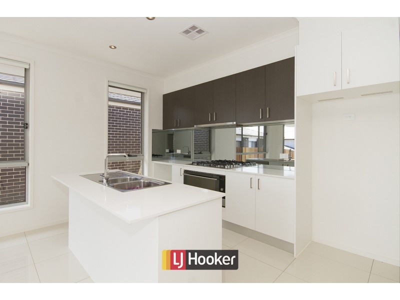 38 Cocoparra Crescent, Crace ACT 2911