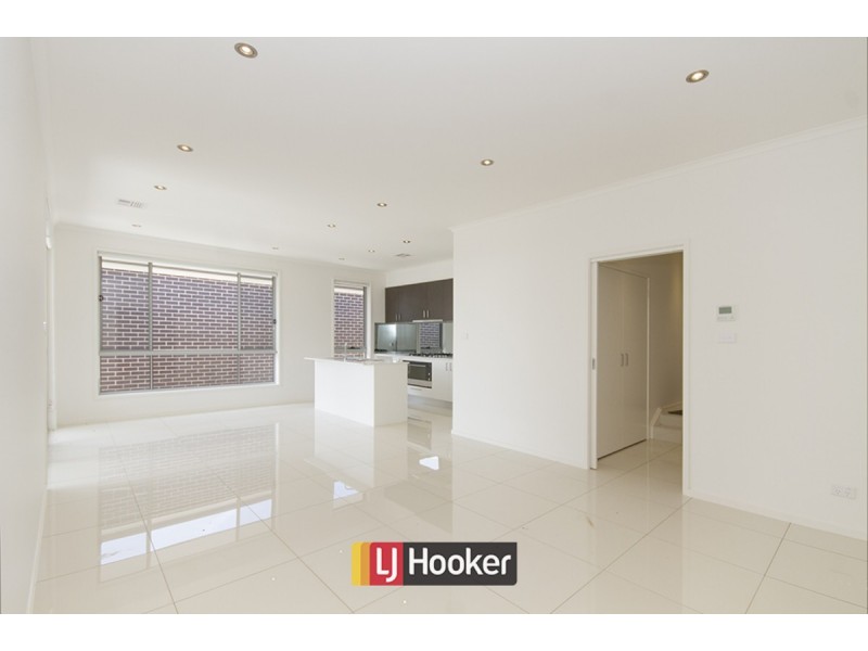 38 Cocoparra Crescent, Crace ACT 2911