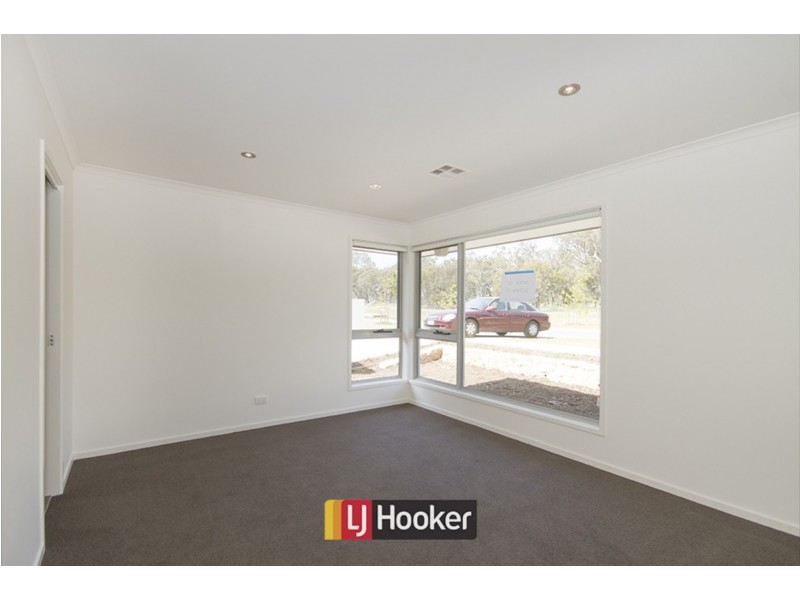 38 Cocoparra Crescent, Crace ACT 2911