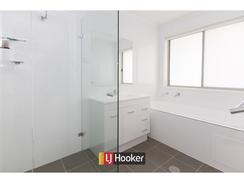 38 Cocoparra Crescent, Crace ACT 2911