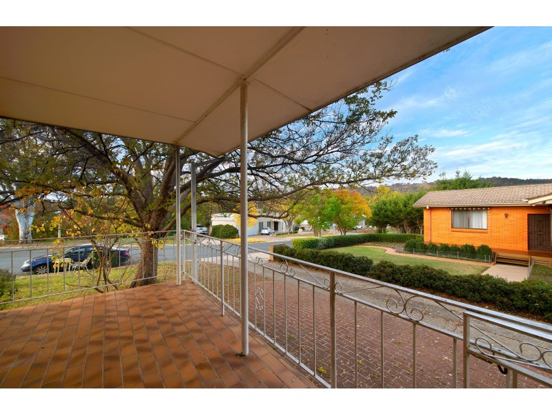 9 Bage Place, Mawson ACT 2607