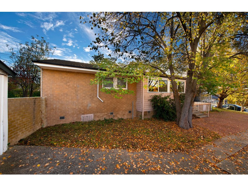 9 Bage Place, Mawson ACT 2607