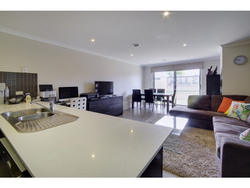 17/10 Charles Perkins Circuit, Bonner ACT 2914